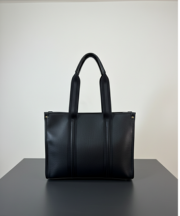 black tote bag